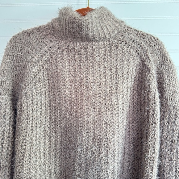 Express Women’s Mock Neck Knit Sweater Cropped Fuzzy Sz M Pullover - Picture 10 of 15